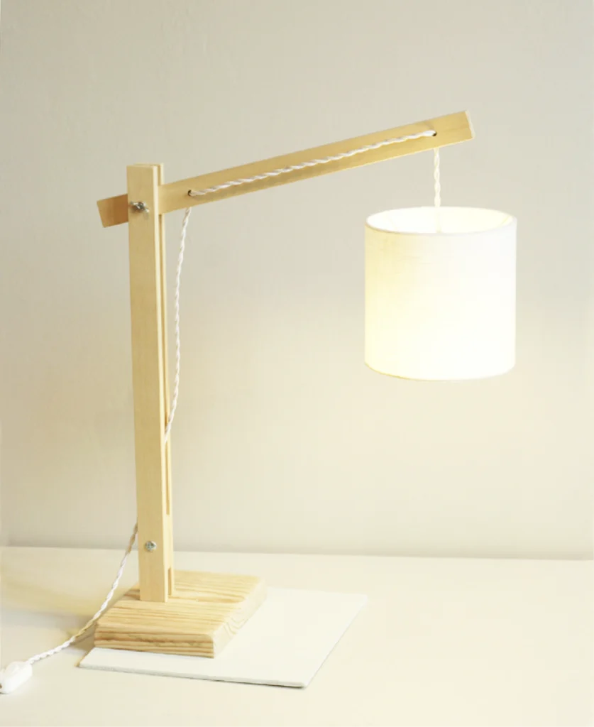 Ilumine ton intérieur !  Fabrique ta lampe de bureau ! 